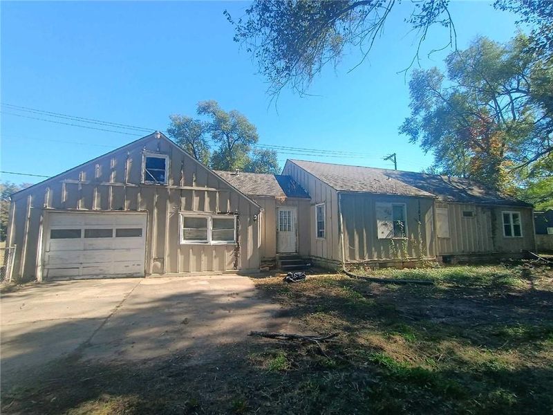 8408 Blue Ridge Blvd, Raytown, MO 64138