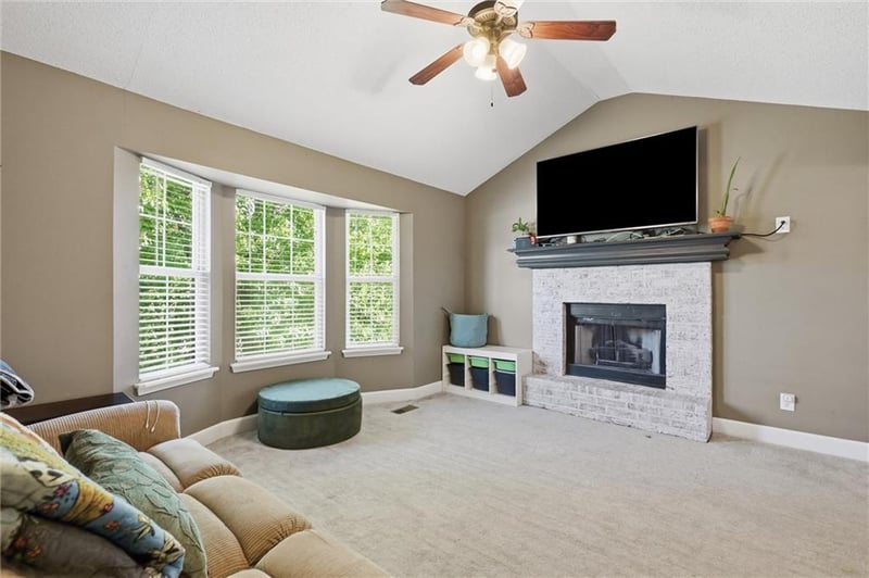 804 S Cedar St, Belton, MO 64012