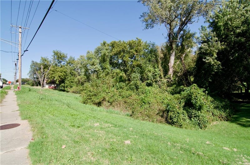 1901 S Lee's Summit Rd, Independence, MO 64050