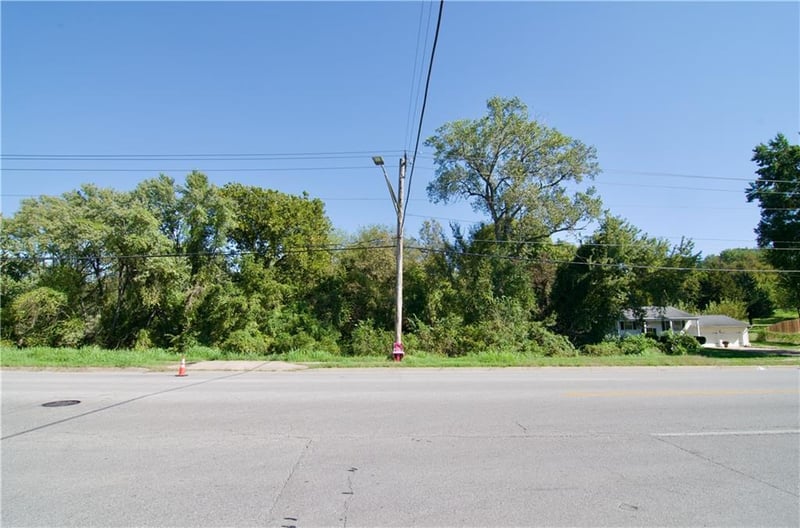 1901 S Lee's Summit Rd, Independence, MO 64050