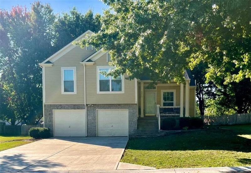 2517 SE Kimbrough Ln, Lee's Summit, MO 64063