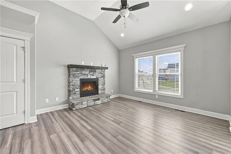 1003 NW 3rd St, Oak Grove, MO 64075