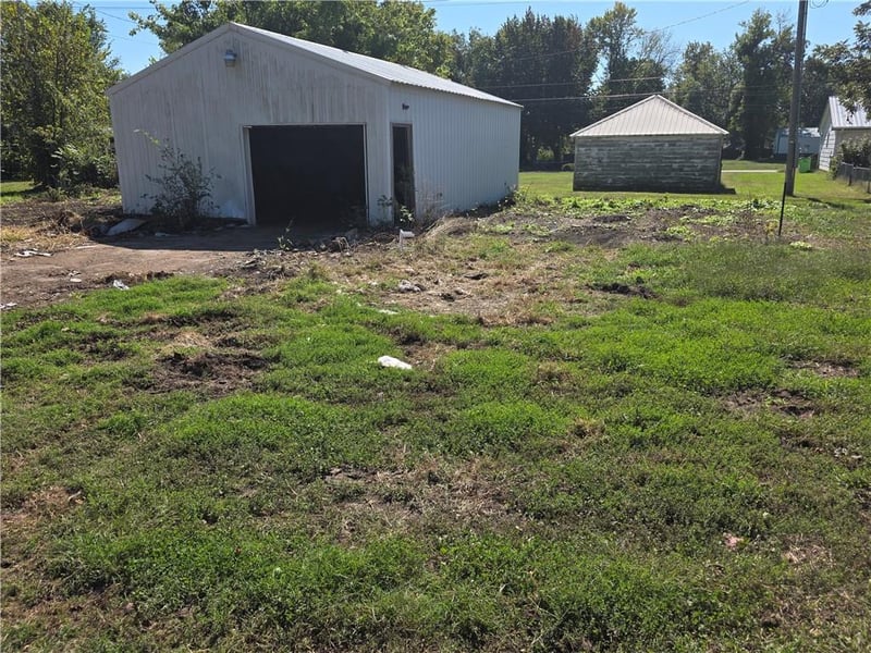 117 E Park Ave, Rich Hill, MO 64779