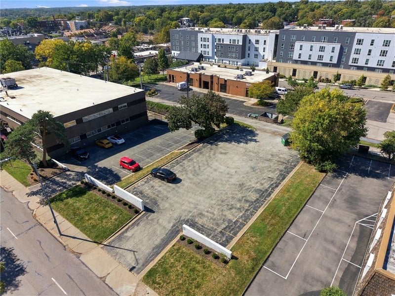 4420 Madison Ave, Kansas City, MO 64111