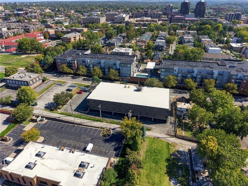 4420 Madison Ave, Kansas City, MO 64111