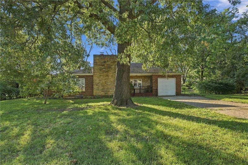 8614 Evanston Ave, Raytown, MO 64138