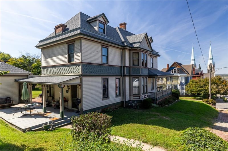 503 S 11th St, St Joseph, MO 64501