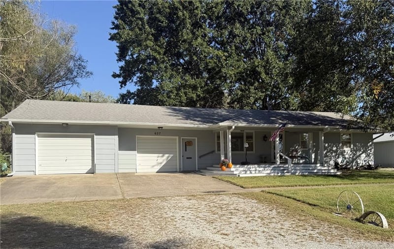 625 Maple St, Wellsville, KS 66092