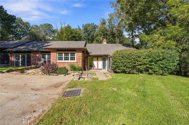28806 E Beth Ct, Grain Valley, MO 64029