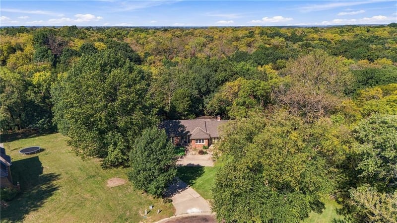 28806 E Beth Ct, Grain Valley, MO 64029