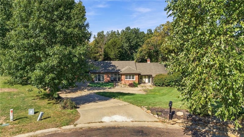 28806 E Beth Ct, Grain Valley, MO 64029