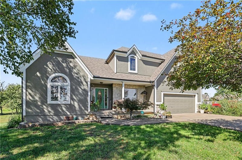14891 142nd St, Bonner Springs, KS 66012