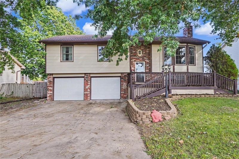 812 S Sheridan Rd, Olathe, KS 66061
