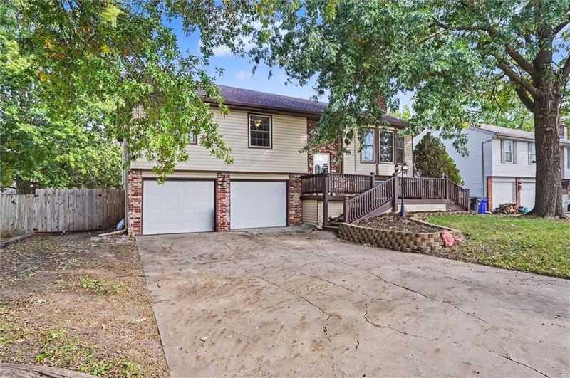 812 S Sheridan Rd, Olathe, KS 66061
