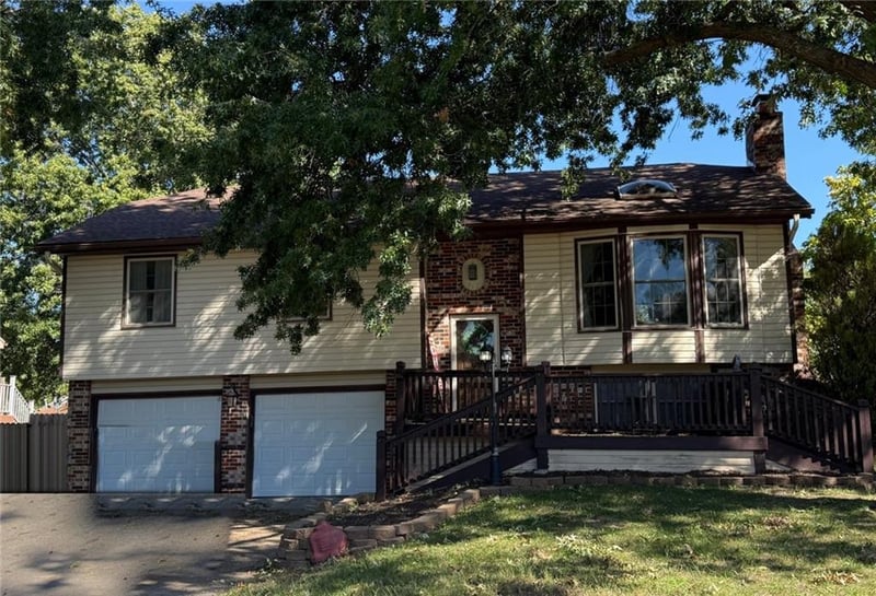 812 Sheridan Rd, Olathe, KS 66061