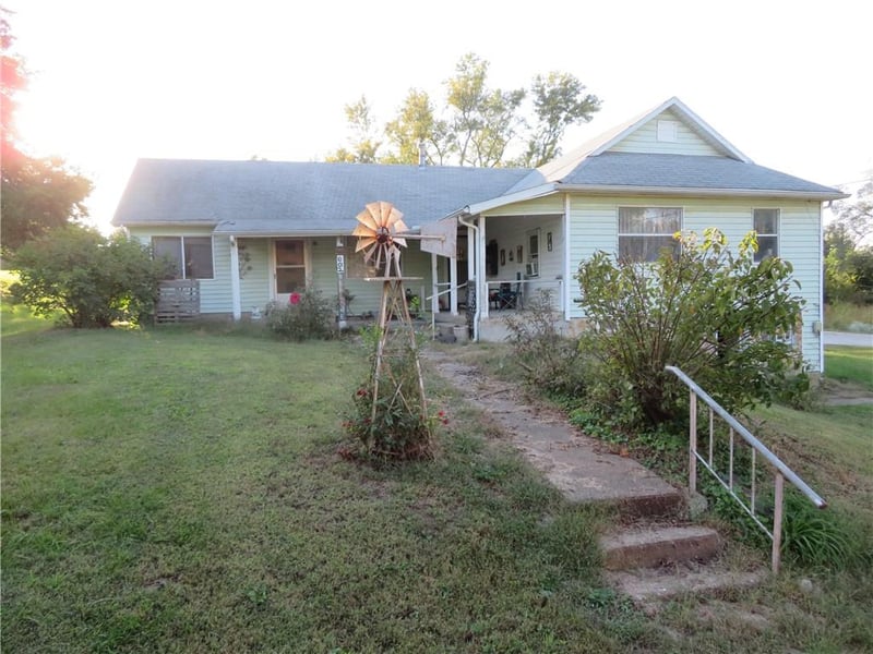 802 Union St, Oskaloosa, KS 66066