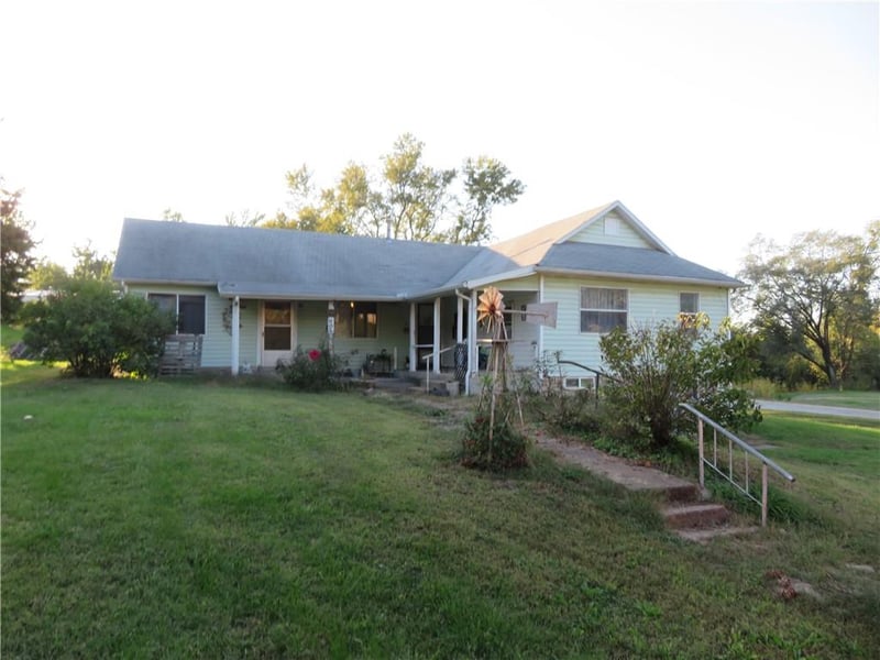 802 Union St, Oskaloosa, KS 66066
