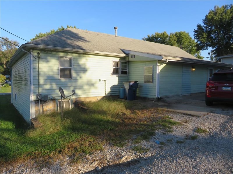 802 Union St, Oskaloosa, KS 66066