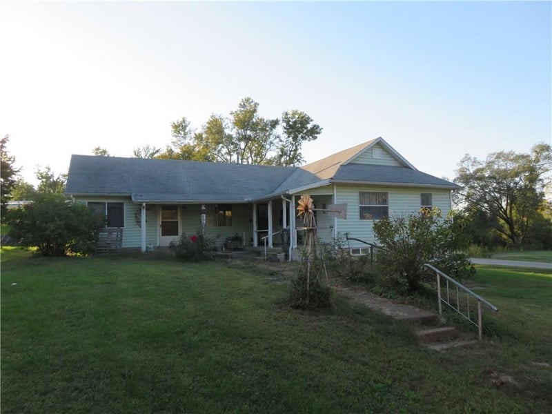 802 Union St, Oskaloosa, KS 66066