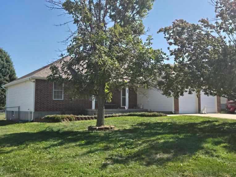 806 Orchid St, Garden City, MO 64747