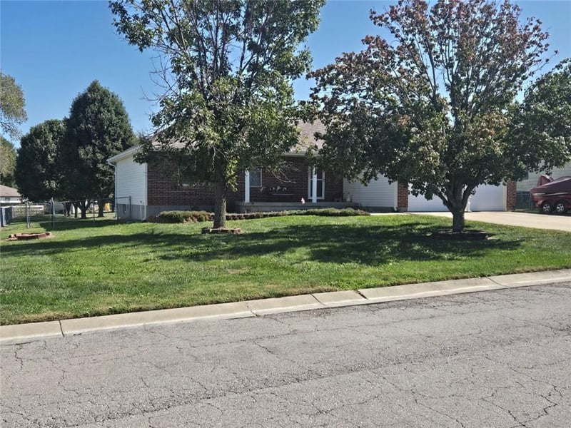 806 Orchid St, Garden City, MO 64747