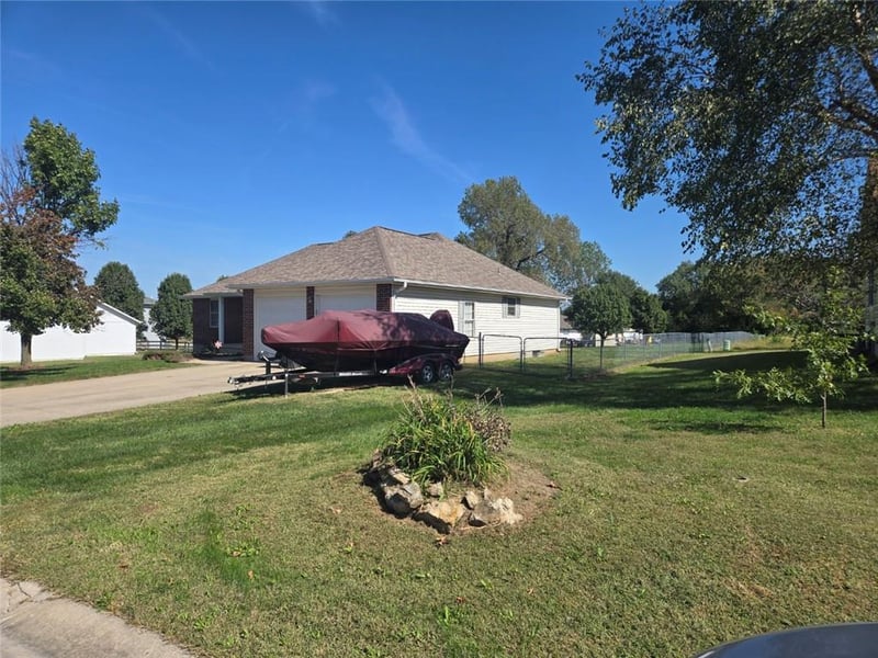 806 Orchid St, Garden City, MO 64747