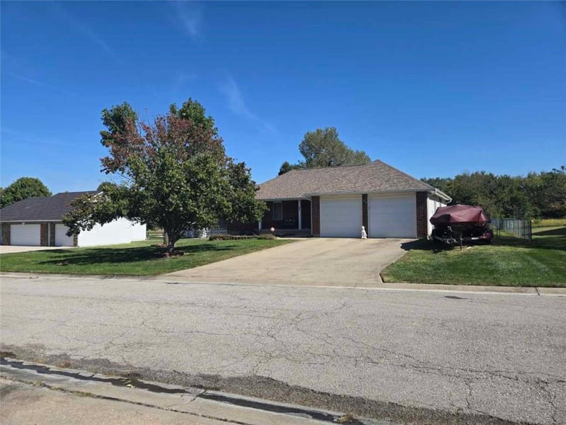 806 Orchid St, Garden City, MO 64747
