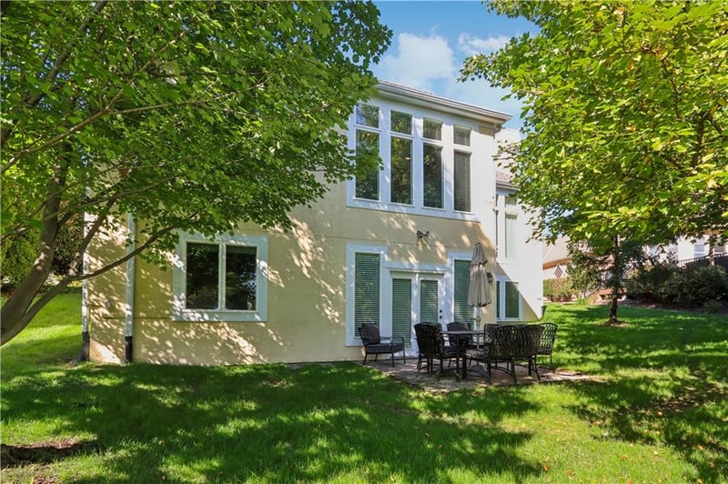 14429 Meadow Ct, Leawood, KS 66224
