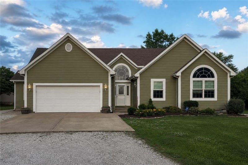 27423 New Lancaster Rd, Louisburg, KS 66053