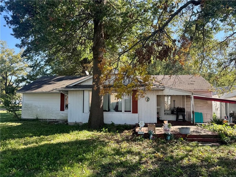 306 N Monroe St, East Lynne, MO 64743