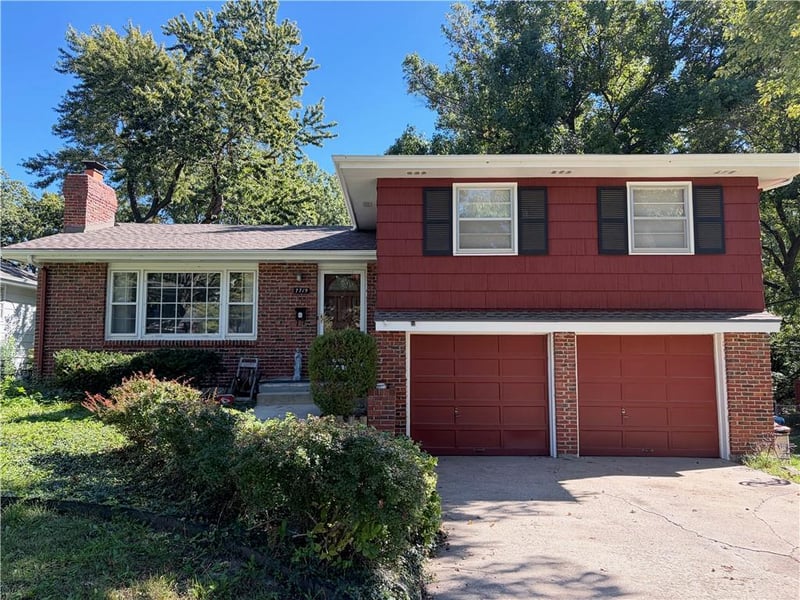 7719 Howe Dr, Prairie Village, KS 66062
