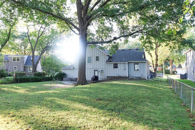 8108 W 96th Ter, Overland Park, KS 66212