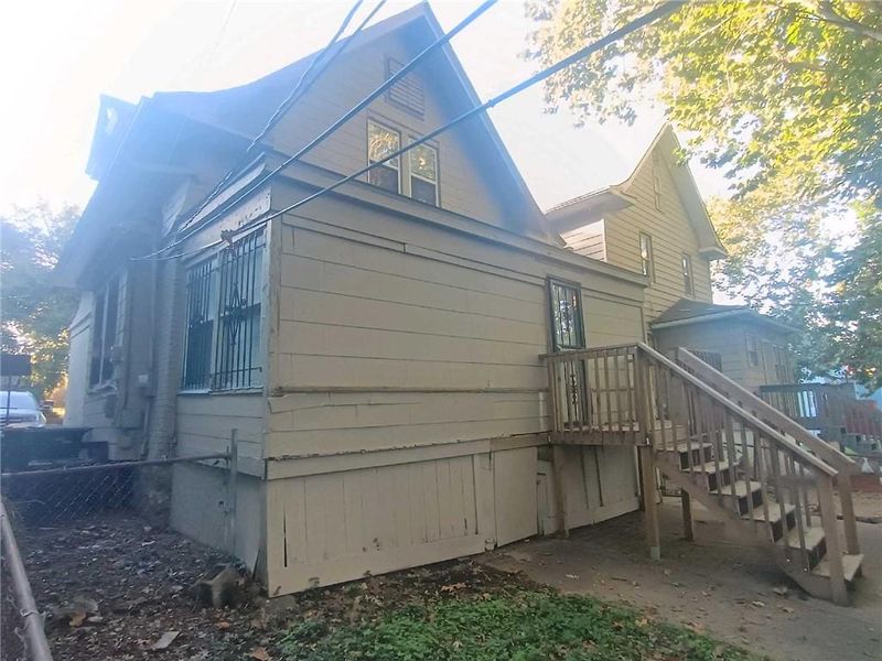 1603 Elmwood St, Kansas City, MO 64127