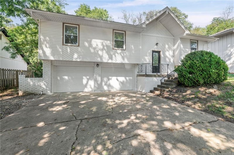 14710 NW 67th St, Parkville, MO 64152