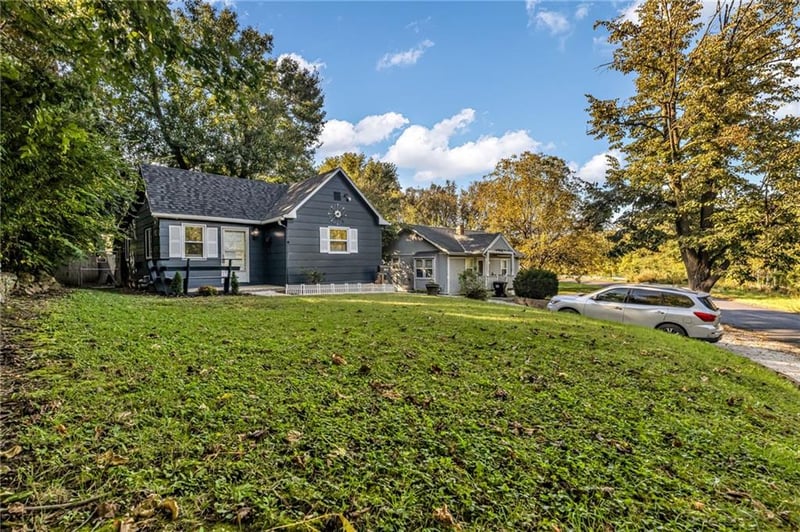1302 S Hedges Ave, Independence, MO 64052