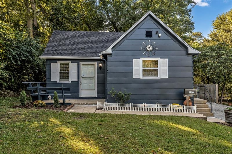 1302 S Hedges Ave, Independence, MO 64052