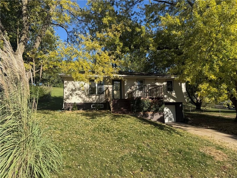 5605 South 14th St, St Joseph, MO 64504