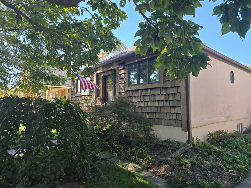 2106 Erie St, North Kansas City, MO 64116