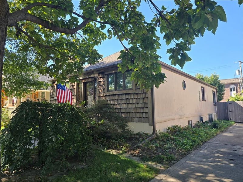 2106 Erie St, North Kansas City, MO 64116