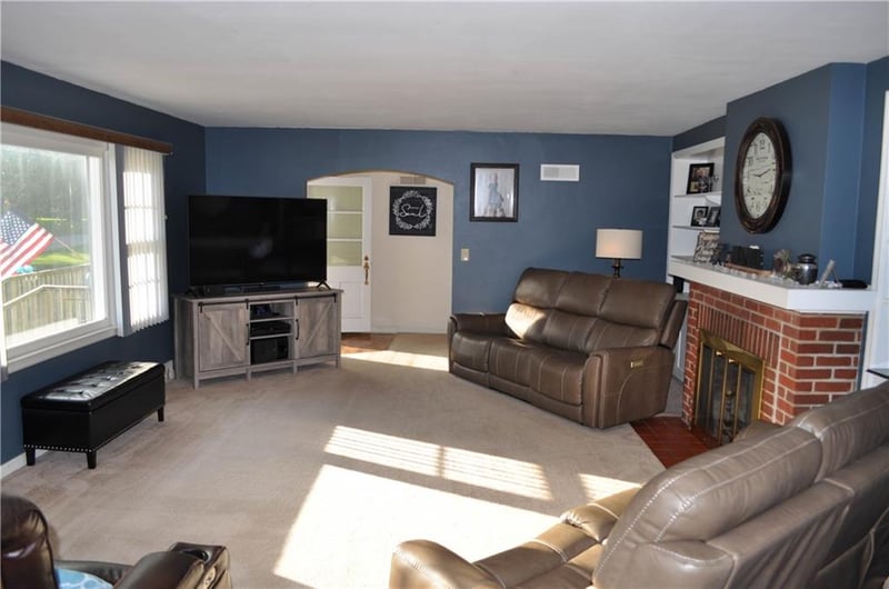 101 S Young Ave, King City, MO 64463