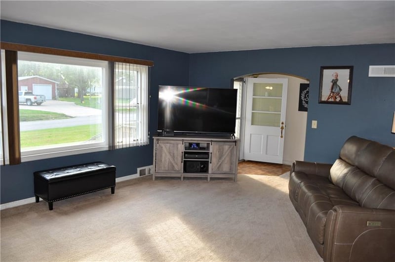 101 S Young Ave, King City, MO 64463