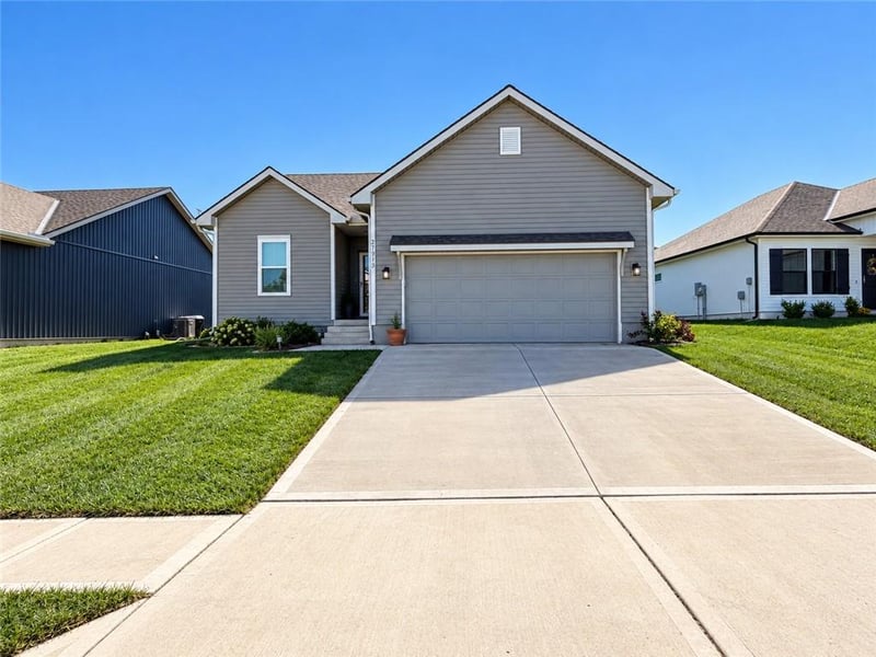 27319 E Sycamore St, Lake Lotawana, MO 64086