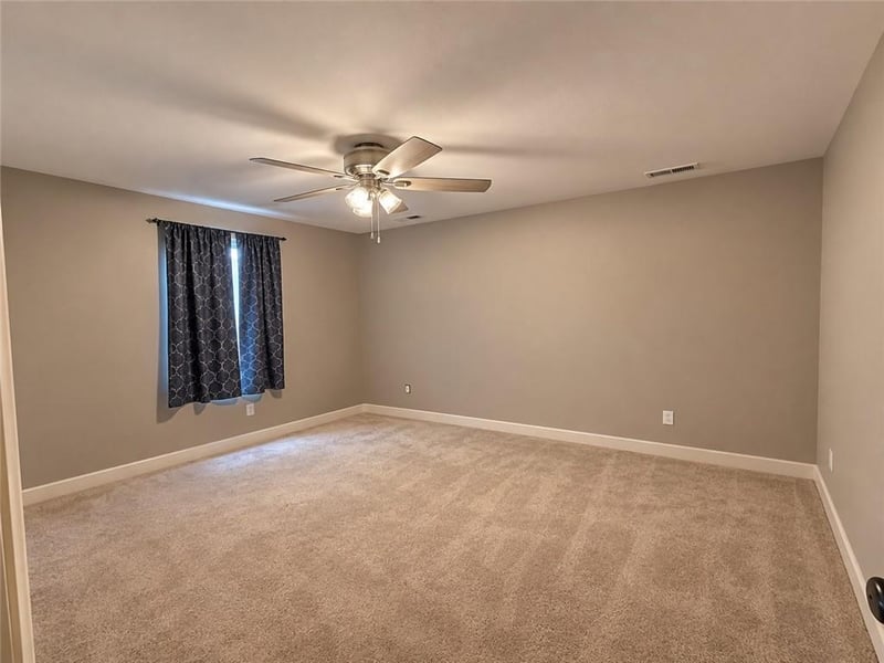 27319 E Sycamore St, Lake Lotawana, MO 64086