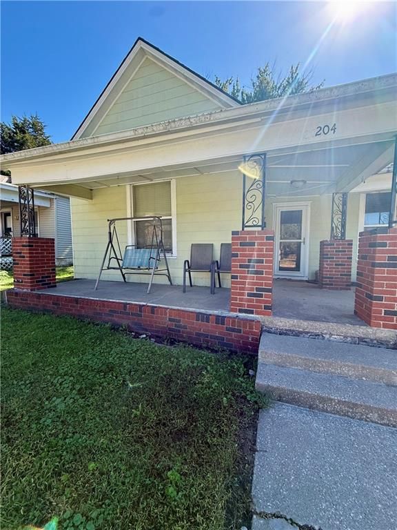 204 E Cliff St, St Joseph, MO 64504