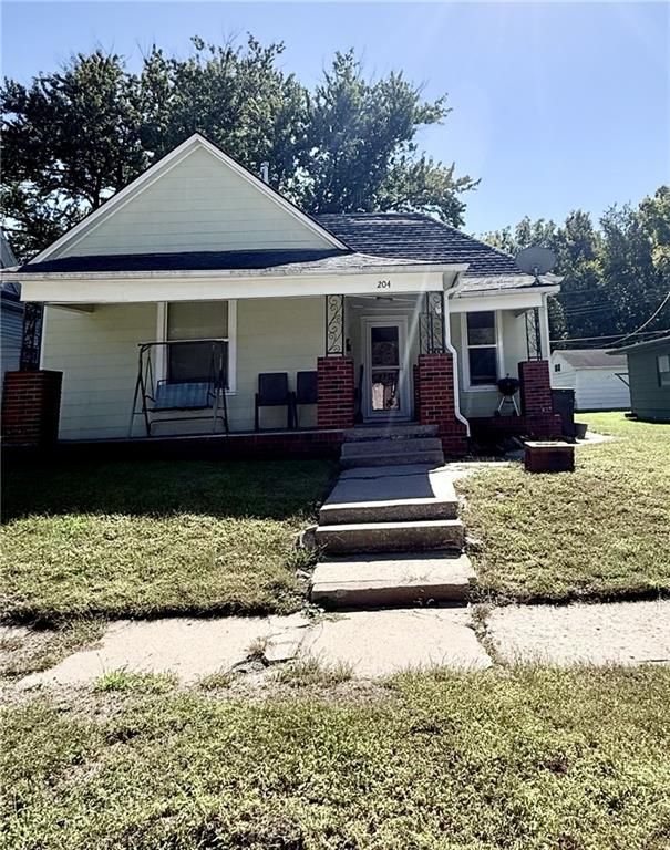204 E Cliff St, St Joseph, MO 64504