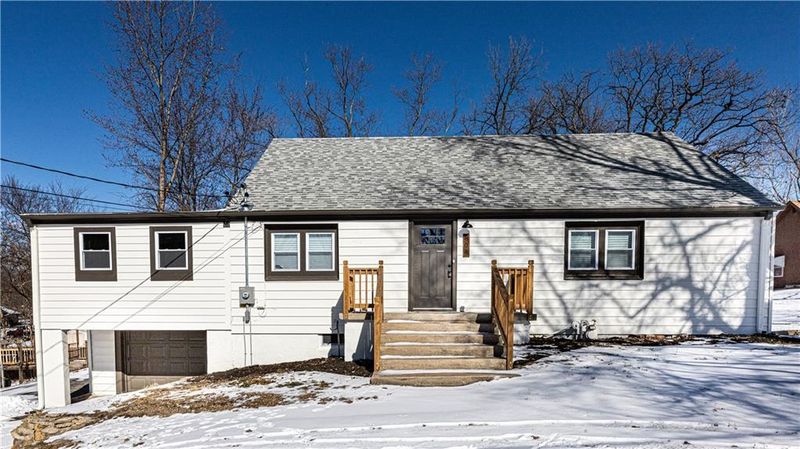 808 NE Russell Rd, Kansas City, MO 64116