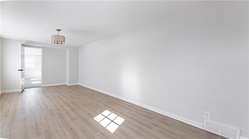 808 NE Russell Rd, Kansas City, MO 64116