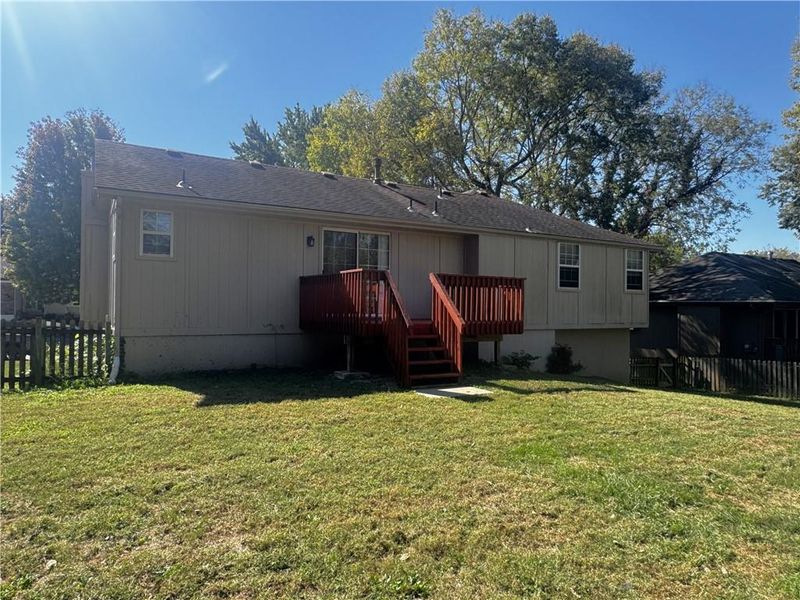 1211 SW Hillcrest Dr, Blue Springs, MO 64015