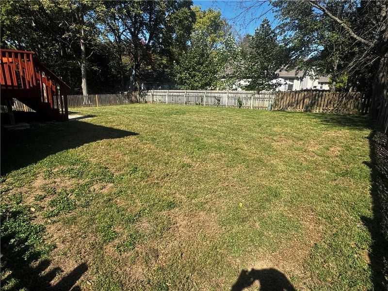 1211 SW Hillcrest Dr, Blue Springs, MO 64015
