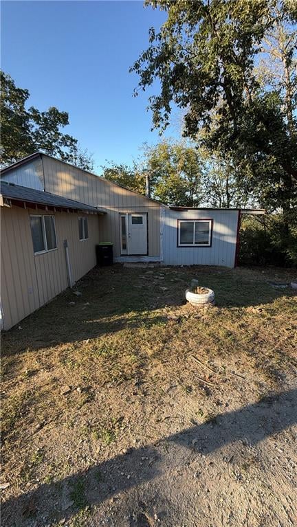 8202 E Shady Tree Ln, Freeman, MO 64746